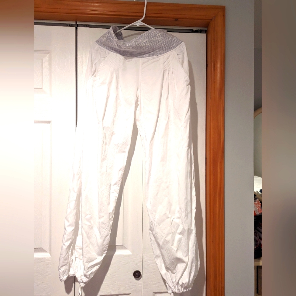 Lululemon Size 8 Yoga Pants